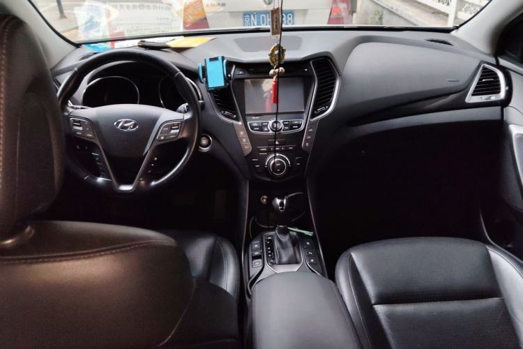 Used Hyundai Grand SantaFe 2013 3.0L 7-Seater 4x4 Flagship Edition Center Console
