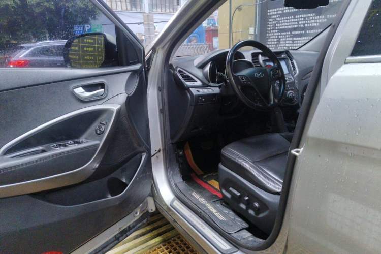 Used Hyundai Grand SantaFe 2013 3.0L 7-Seater Four-Wheel-Drive Comfort Edition Driver Seat
