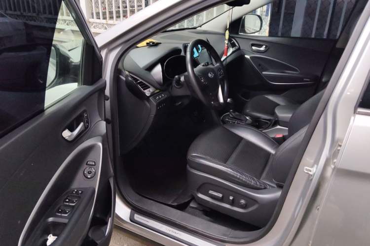Used Hyundai Grand SantaFe 2013 3.0L 7-Seater 4x4 Flagship Edition Driver Seat