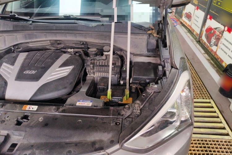 Used Hyundai Grand SantaFe 2013 3.0L 7-Seater Four-Wheel-Drive Comfort Edition Engine Bay Left