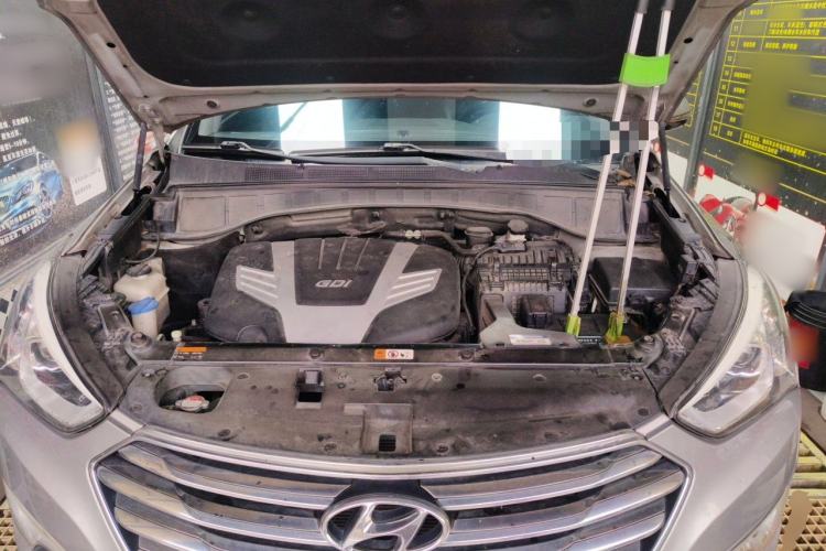 Used Hyundai Grand SantaFe 2013 3.0L 7-Seater Four-Wheel-Drive Comfort Edition Engine Bay