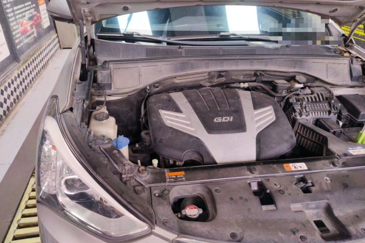 Used Hyundai Grand SantaFe 2013 3.0L 7-Seater Four-Wheel-Drive Comfort Edition Engine Bay Right