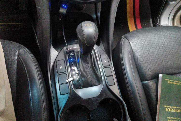 Used Hyundai Grand SantaFe 2013 3.0L 7-Seater Four-Wheel-Drive Comfort Edition Gear Lever