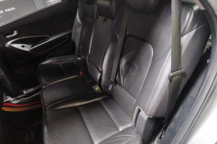 Used Hyundai Grand SantaFe 2013 3.0L 7-Seater Four-Wheel-Drive Comfort Edition Left Rear Seat