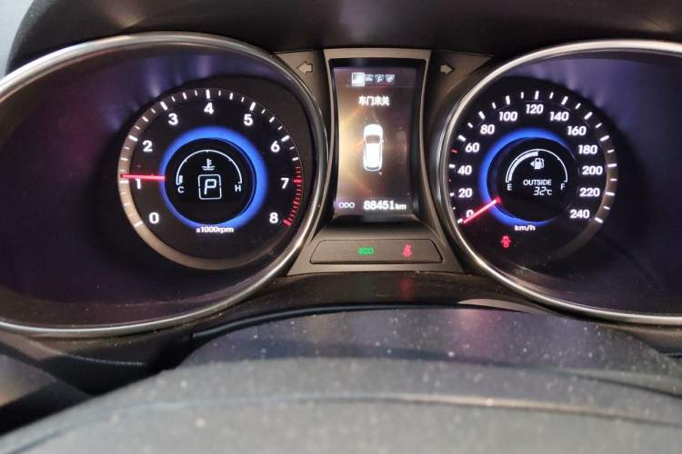 Used Hyundai Grand SantaFe 2013 3.0L 7-Seater 4x4 Flagship Edition Odometer Close Up