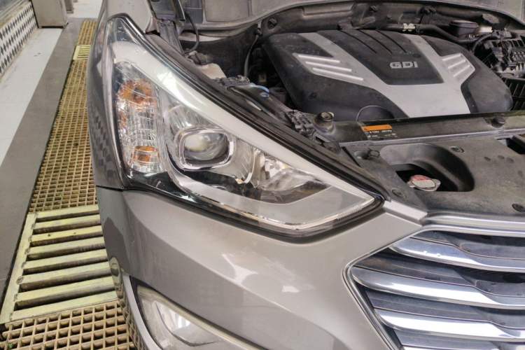 Used Hyundai Grand SantaFe 2013 3.0L 7-Seater Four-Wheel-Drive Comfort Edition Right Front Headlight