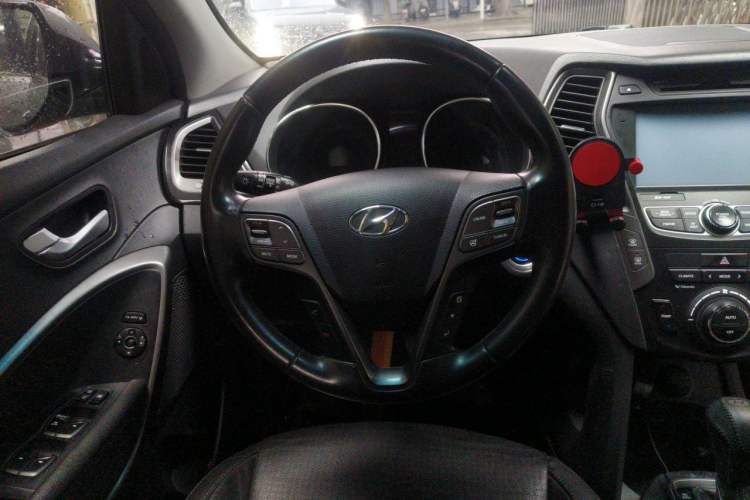 Used Hyundai Grand SantaFe 2013 3.0L 7-Seater Four-Wheel-Drive Comfort Edition Steering Wheel