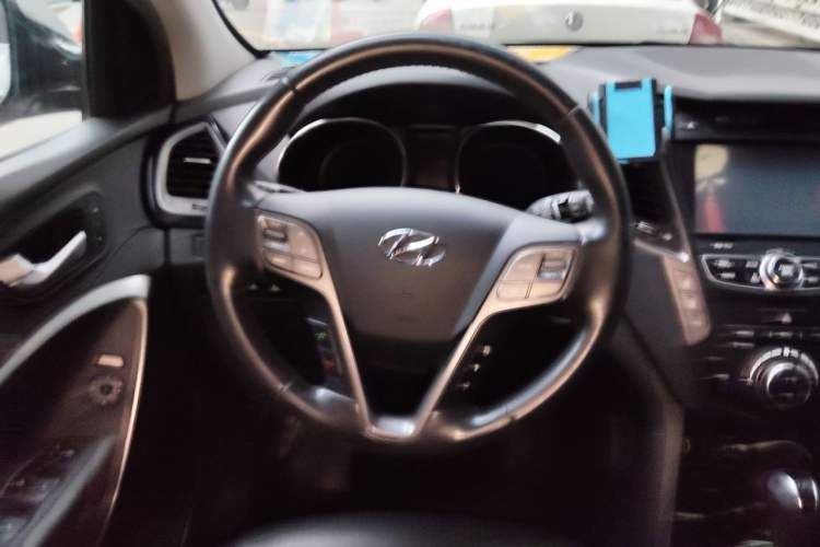 Used Hyundai Grand SantaFe 2013 3.0L 7-Seater 4x4 Flagship Edition Steering Wheel