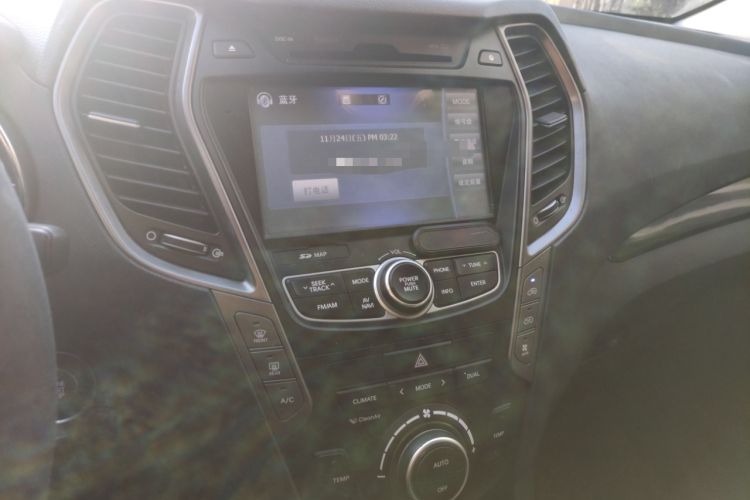 Used Hyundai Grand SantaFe 2013 2.2T 7-Seater Four-Wheel-Drive Flagship Edition Audio And AC Panel