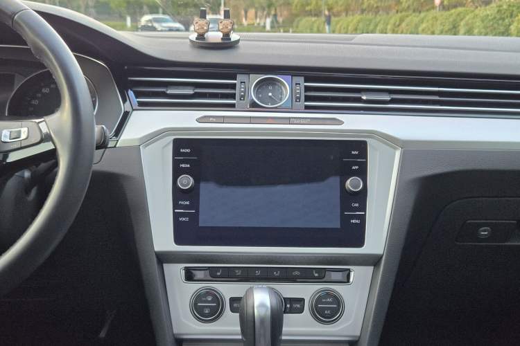 Used Hyundai Grand SantaFe 2013 3.0L 7-Seater 4x4 Flagship Edition Audio And AC Panel