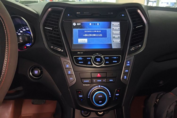 Used Hyundai Grand SantaFe 2013 3.0L 7-Seater 4x4 Flagship Edition Audio And AC Panel