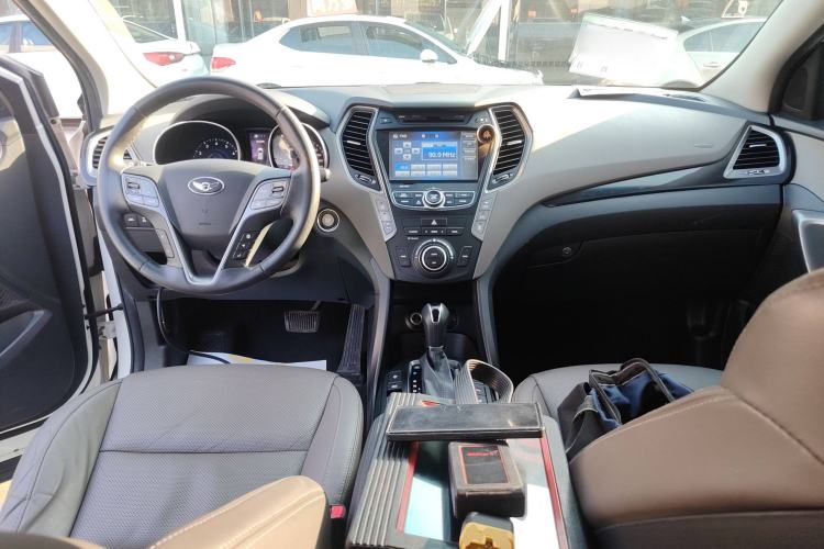 Used Hyundai Grand SantaFe 2013 3.0L 7-Seater 4x4 Flagship Edition Center Console