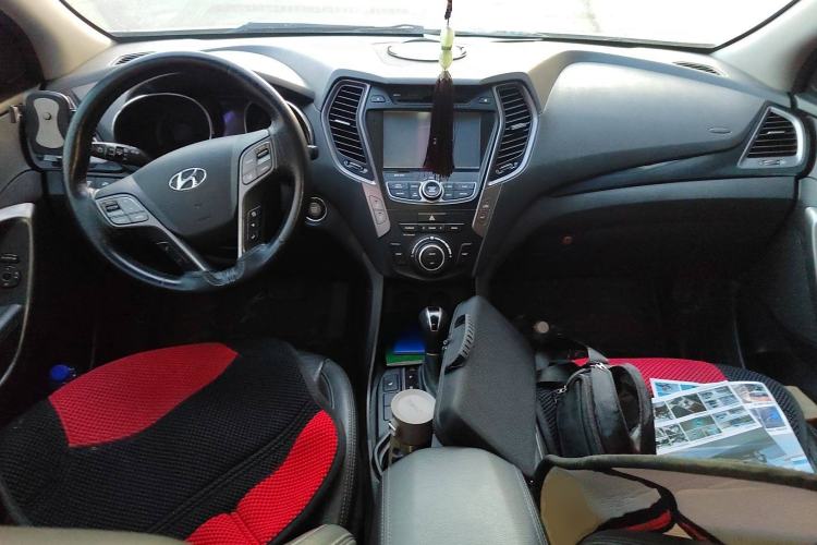 Used Hyundai Grand SantaFe 2013 3.0L 7-Seater Four-Wheel-Drive Comfort Edition Center Console