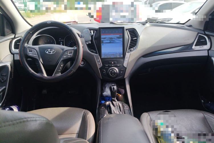 Used Hyundai Grand SantaFe 2013 3.0L 7-Seater Four-Wheel-Drive Comfort Edition Center Console