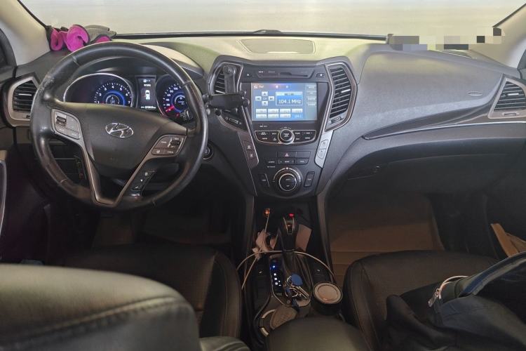 Used Hyundai Grand SantaFe 2013 3.0L 7-Seater Four-Wheel-Drive Comfort Edition Center Console