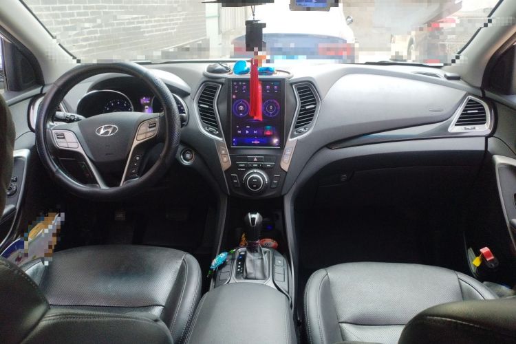 Used Hyundai Grand SantaFe 2013 3.0L 7-Seater Four-Wheel-Drive Comfort Edition Center Console