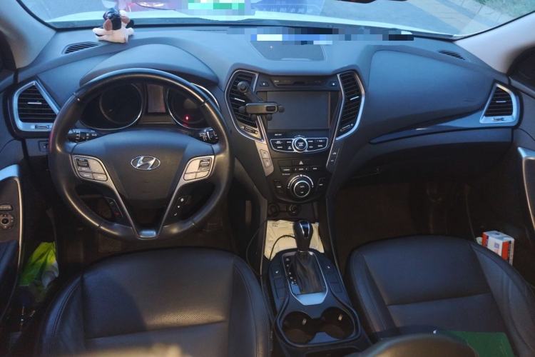 Used Hyundai Grand SantaFe 2013 3.0L 7-Seater Four-Wheel-Drive Comfort Edition Center Console
