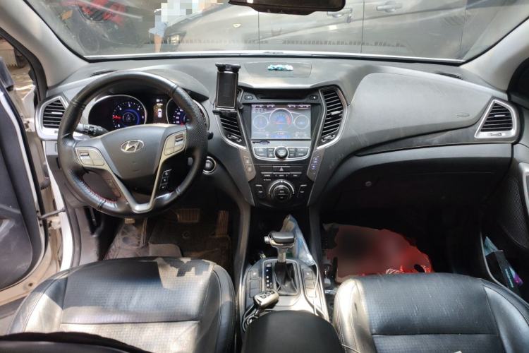 Used Hyundai Grand SantaFe 2013 2.2T 7-Seater Four-Wheel-Drive Luxury Edition Center Console