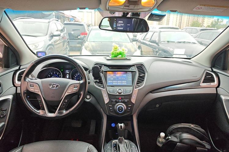 Used Hyundai Grand SantaFe 2013 3.0L 7-Seater Four-Wheel-Drive Comfort Edition Center Console