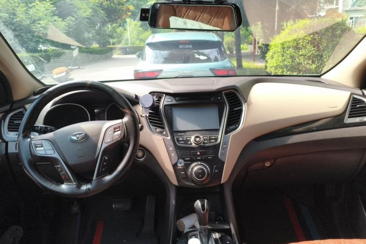 Used Hyundai Grand SantaFe 2013 2.2T 7-Seater Four-Wheel-Drive Comfort Edition Center Console
