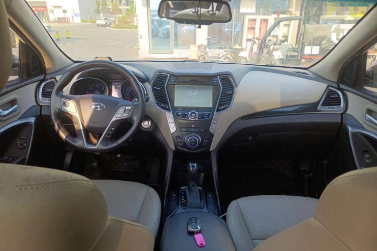 Used Hyundai Grand SantaFe 2013 2.2T 7-Seater Four-Wheel-Drive Comfort Edition Center Console