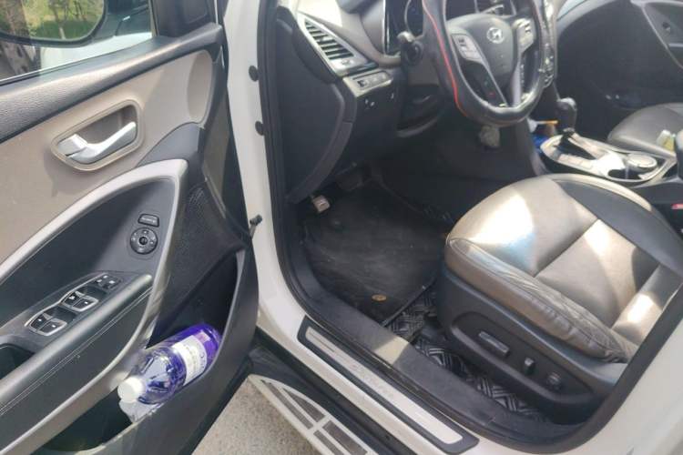 Used Hyundai Grand SantaFe 2013 3.0L 7-Seater Four-Wheel-Drive Comfort Edition Driver Seat