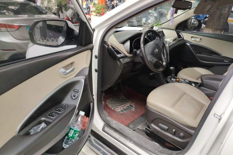 Used Hyundai Grand SantaFe 2013 3.0L 7-Seater Four-Wheel-Drive Comfort Edition Driver Seat