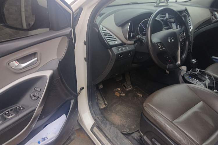 Used Hyundai Grand SantaFe 2013 3.0L 7-Seater Two-Wheel Drive Comfort Edition Driver Seat