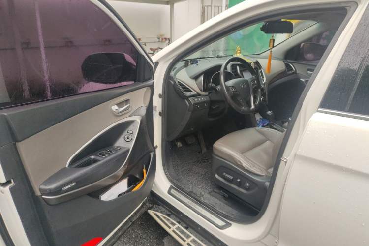 Used Hyundai Grand SantaFe 2013 3.0L 7-Seater Four-Wheel-Drive Comfort Edition Driver Seat