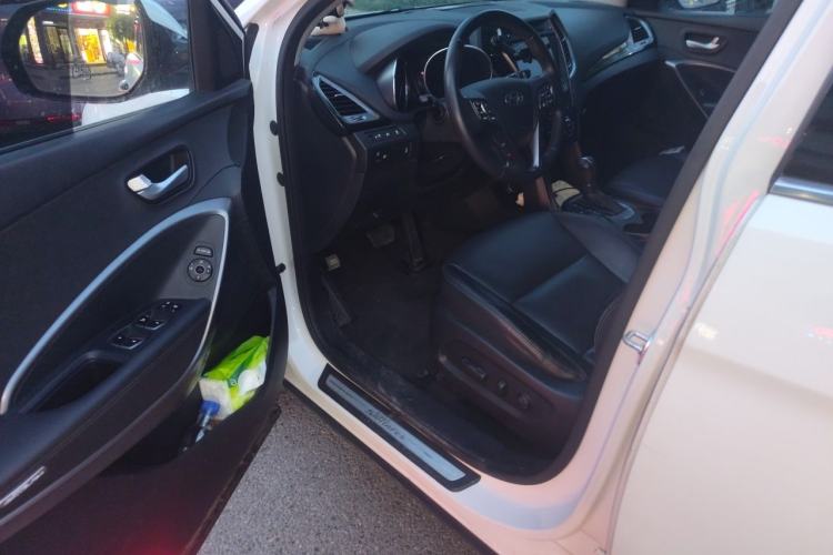 Used Hyundai Grand SantaFe 2013 3.0L 7-Seater Four-Wheel-Drive Comfort Edition Driver Seat