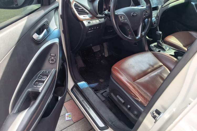 Used Hyundai Grand SantaFe 2013 3.0L 6-seat 4x4 Brown Interior Flagship Edition Driver Seat
