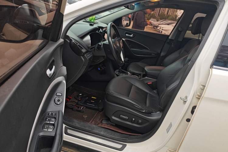 Used Hyundai Grand SantaFe 2013 3.0L 7-Seater Four-Wheel-Drive Comfort Edition Driver Seat