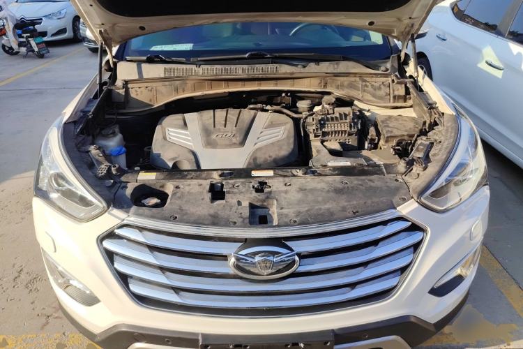 Used Hyundai Grand SantaFe 2013 3.0L 7-Seater 4x4 Flagship Edition Engine Bay