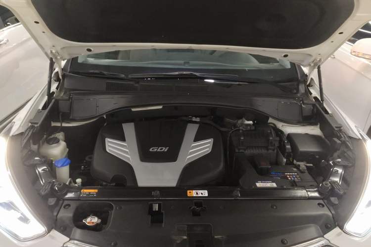Used Hyundai Grand SantaFe 2013 3.0L 7-Seater Four-Wheel-Drive Comfort Edition Engine Bay
