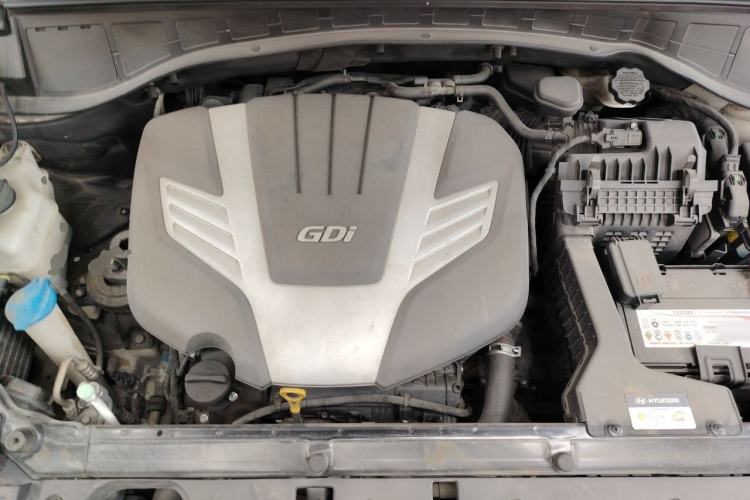 Used Hyundai Grand SantaFe 2013 3.0L 7-Seater Four-Wheel-Drive Comfort Edition Engine Bay