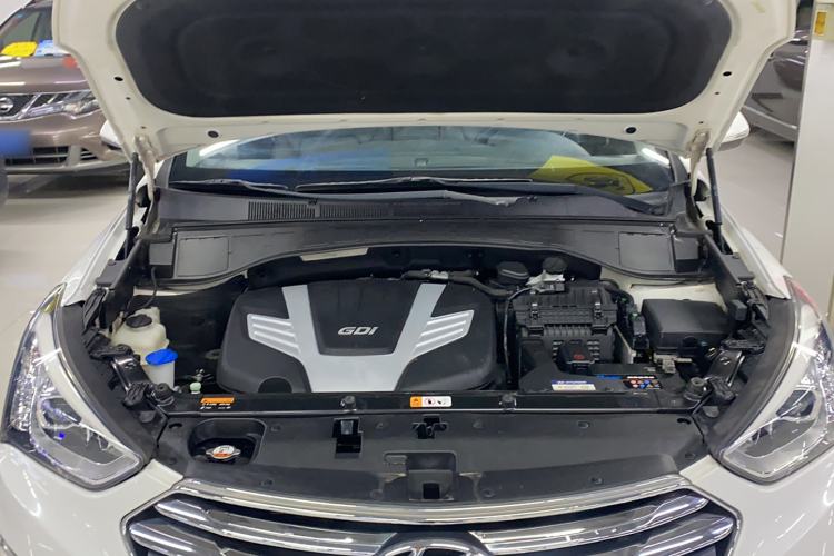 Used Hyundai Grand SantaFe 2013 3.0L 7-Seater Four-Wheel-Drive Comfort Edition Engine Bay