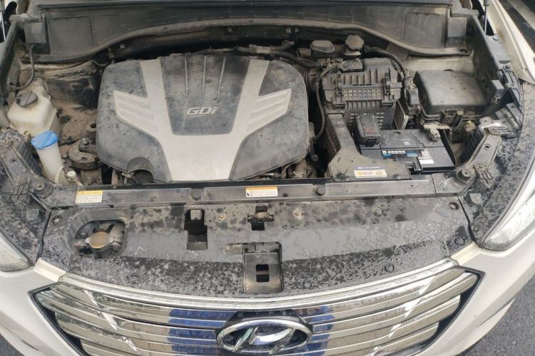 Used Hyundai Grand SantaFe 2013 3.0L 7-Seater Four-Wheel-Drive Comfort Edition Engine Bay