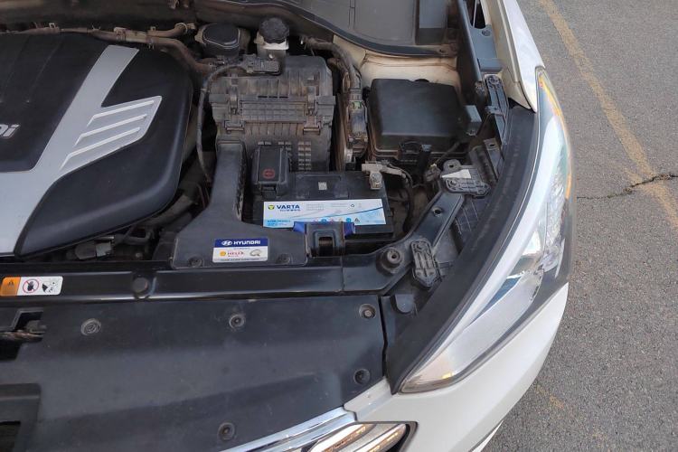 Used Hyundai Grand SantaFe 2013 3.0L 7-Seater Four-Wheel-Drive Comfort Edition Engine Bay Left