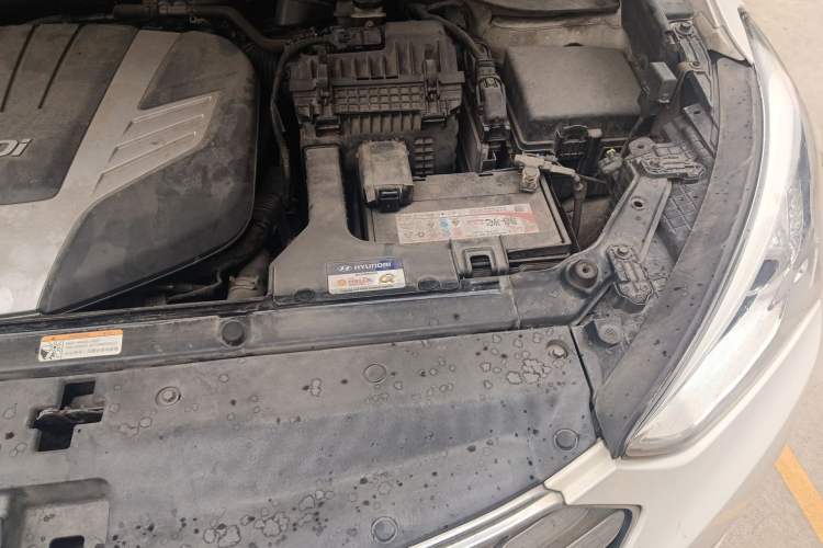 Used Hyundai Grand SantaFe 2013 3.0L 7-Seater Two-Wheel Drive Comfort Edition Engine Bay Left
