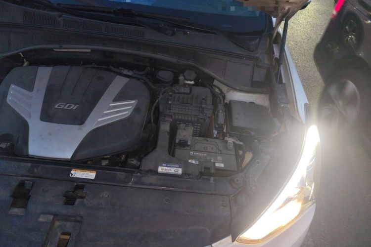 Used Hyundai Grand SantaFe 2013 3.0L 7-Seater Four-Wheel-Drive Comfort Edition Engine Bay Left