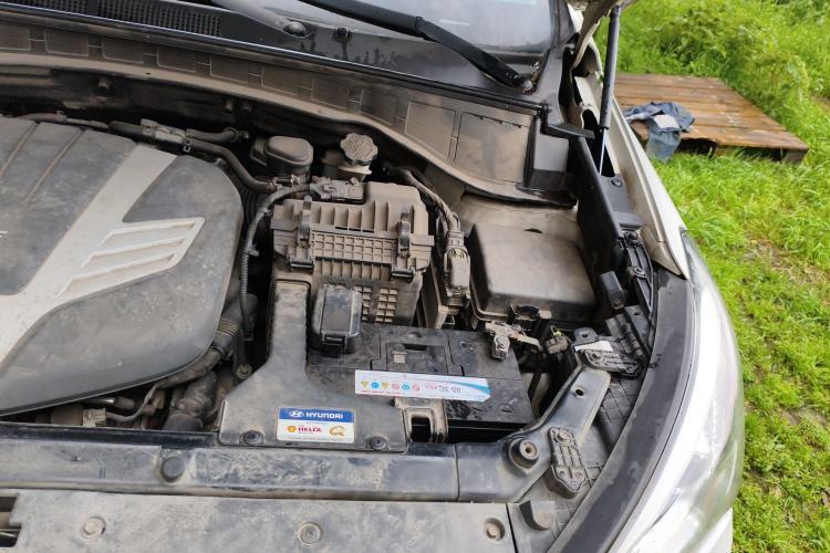 Used Hyundai Grand SantaFe 2013 3.0L 7-Seater Four-Wheel-Drive Comfort Edition Engine Bay Left