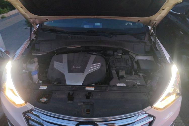 Used Hyundai Grand SantaFe 2013 3.0L 7-Seater Four-Wheel-Drive Comfort Edition Engine Bay