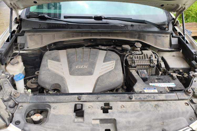 Used Hyundai Grand SantaFe 2013 3.0L 7-Seater Four-Wheel-Drive Comfort Edition Engine Bay