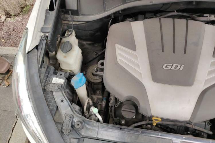Used Hyundai Grand SantaFe 2013 3.0L 7-Seater Four-Wheel-Drive Comfort Edition Engine Bay Right