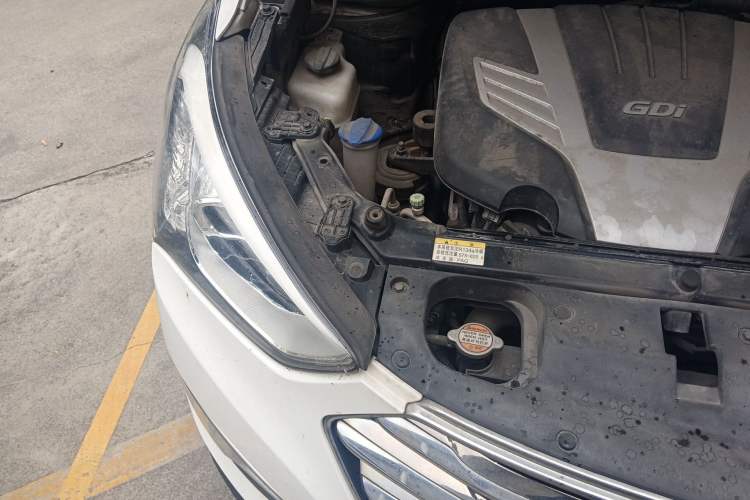 Used Hyundai Grand SantaFe 2013 3.0L 7-Seater Two-Wheel Drive Comfort Edition Engine Bay Right