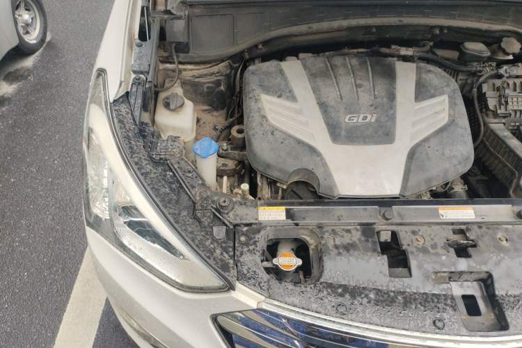 Used Hyundai Grand SantaFe 2013 3.0L 7-Seater Four-Wheel-Drive Comfort Edition Engine Bay Right