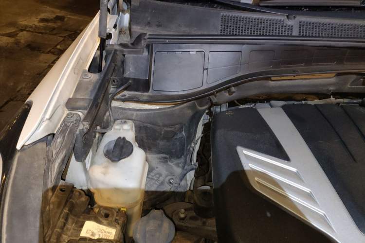 Used Hyundai Grand SantaFe 2013 3.0L 7-Seater Four-Wheel-Drive Comfort Edition Engine Bay Right