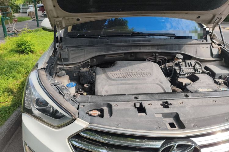 Used Hyundai Grand SantaFe 2013 2.2T 7-Seater Four-Wheel-Drive Comfort Edition Engine Bay Right
