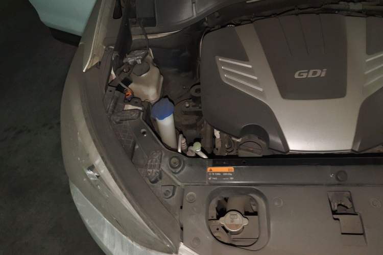 Used Hyundai Grand SantaFe 2013 3.0L 7-Seater Four-Wheel-Drive Comfort Edition Engine Bay Right