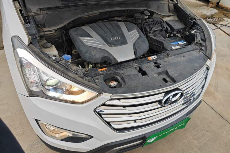 Used Hyundai Grand SantaFe 2013 3.0L 7-Seater Four-Wheel-Drive Comfort Edition Engine Bay